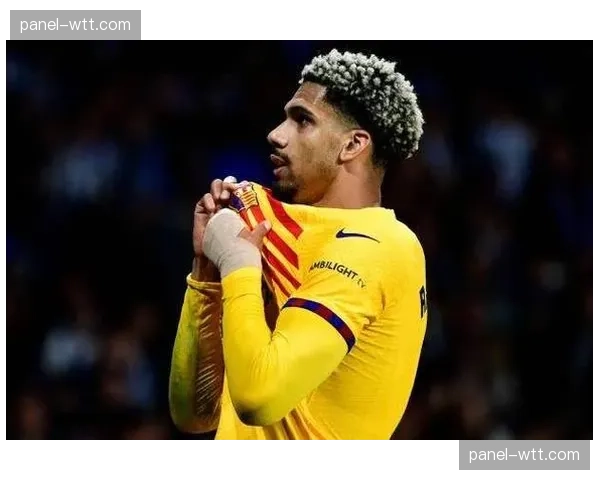 巴萨后卫阿劳霍遭遇腿筋伤势,预计缺席四周,球队后场出球受考验 巴萨后卫阿劳霍遭遇腿筋伤势,预计缺席四周,球队后场出球受考验