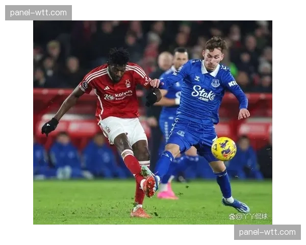 官方：诺丁汉森林对阵纽卡比赛因极端天气（雷电）延迟开球