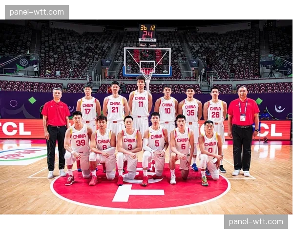 【2026年4月CBA联赛区域防守与盯人混用趋势·非赛事·文化·特写特写:CBA战术术语走进校园篮球课堂,孩子们正在学习“区域盯人” 【2026年4月CBA联赛区域防守与盯人混用趋势·非赛事·文化·特写特写:CBA战术术语走进校园篮球课堂,孩子们正在学习“区域盯人”